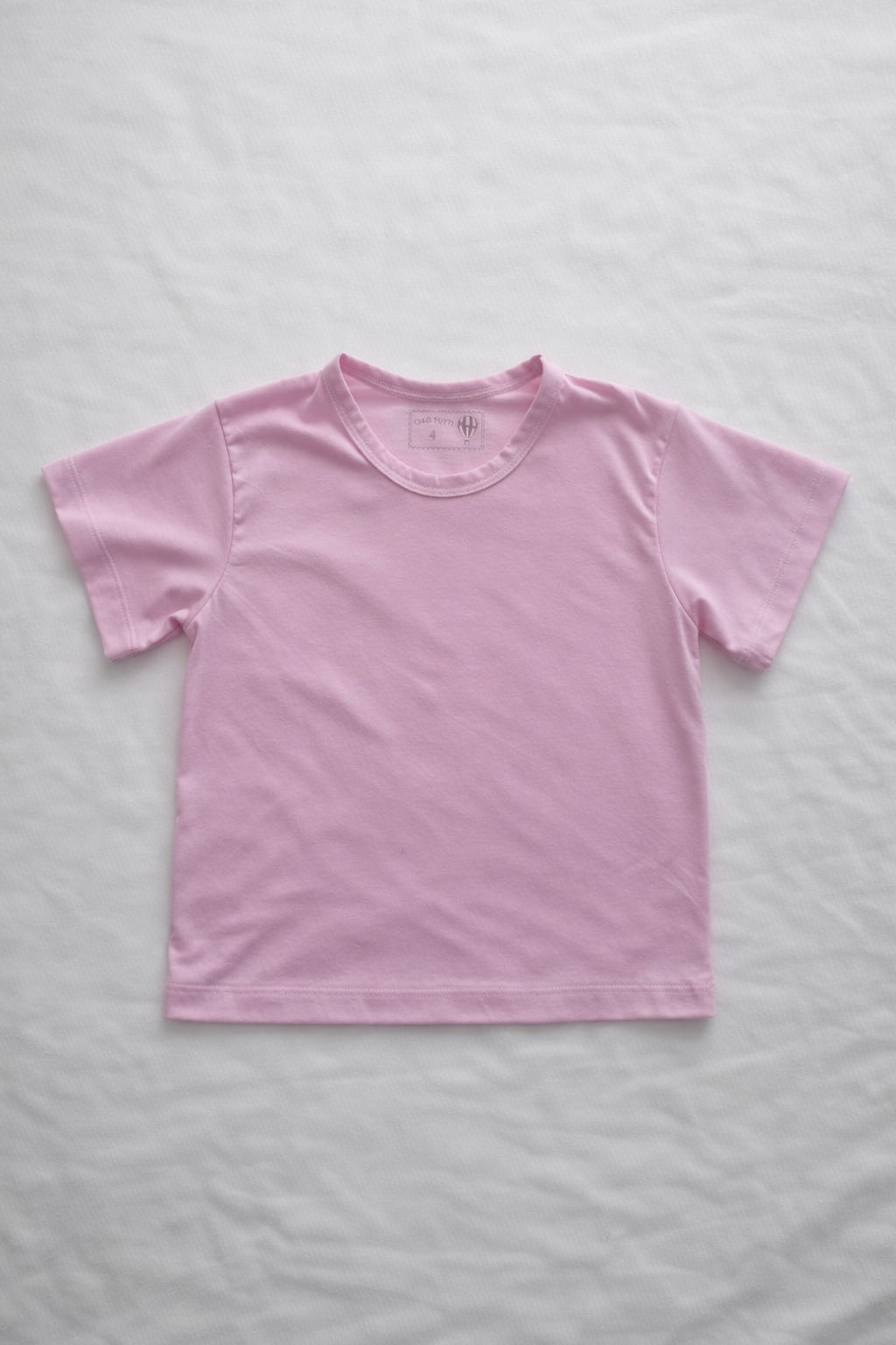 Conjunto de overol y camiseta